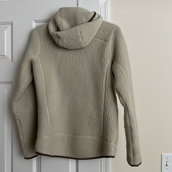 Patagonia Women’s Retro Pile hoody - Picture 2 of 2